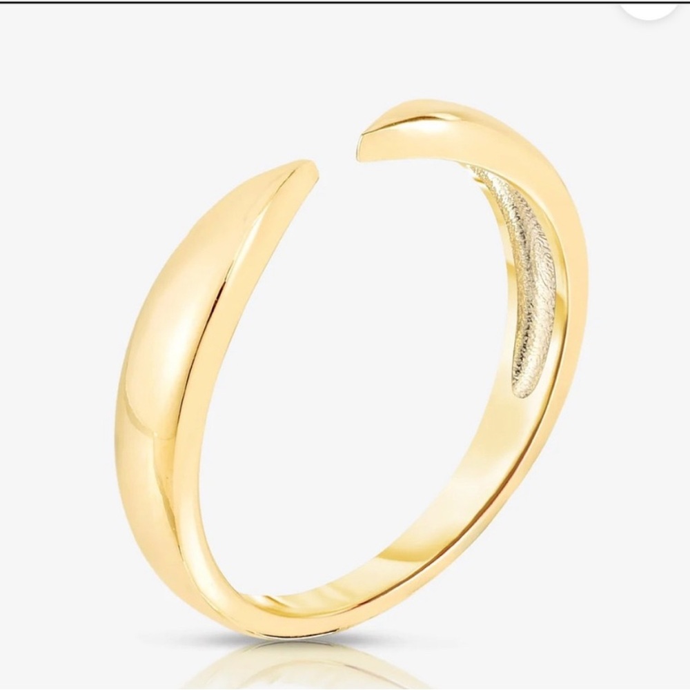 Ring Concierge Gold Claw
Stackable Ring
